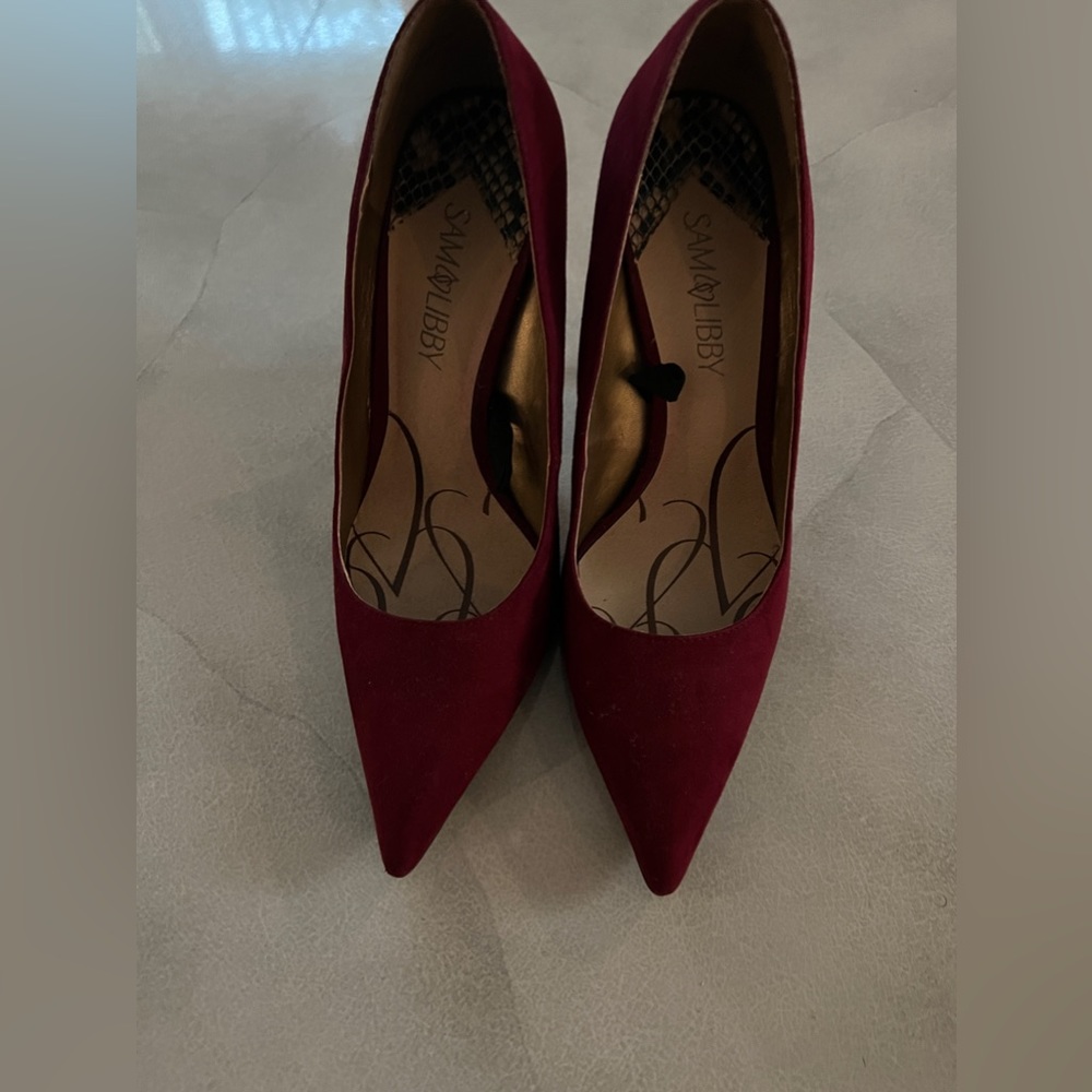 Women’s Suede Pumps